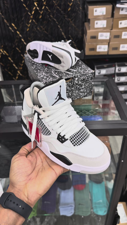 Air Jordan 4 "Military Black" 🐼