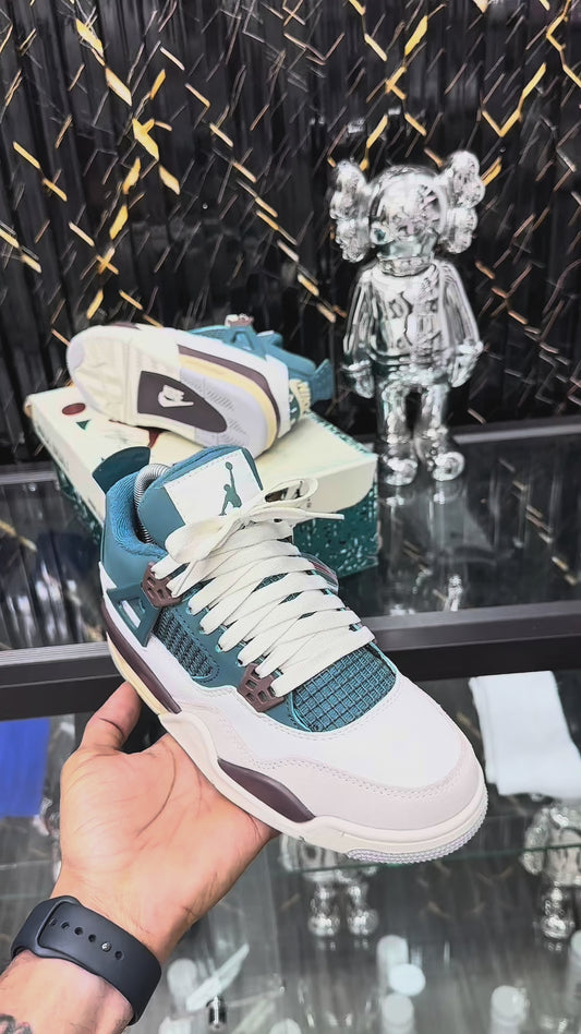 Air Jordan  4 📖